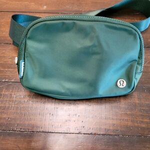 Lululemon Everywhere Belt Bag 1L Legacy Green